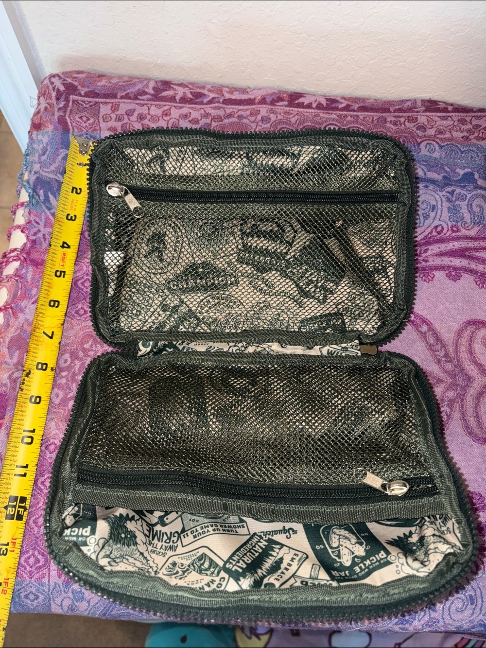 Dr Squatch Soap kit with Green Corduroy toiletry bag - Picture 5 of 8